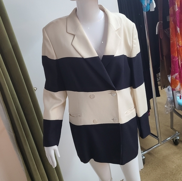 Escada Jacket - Picture 14 of 15